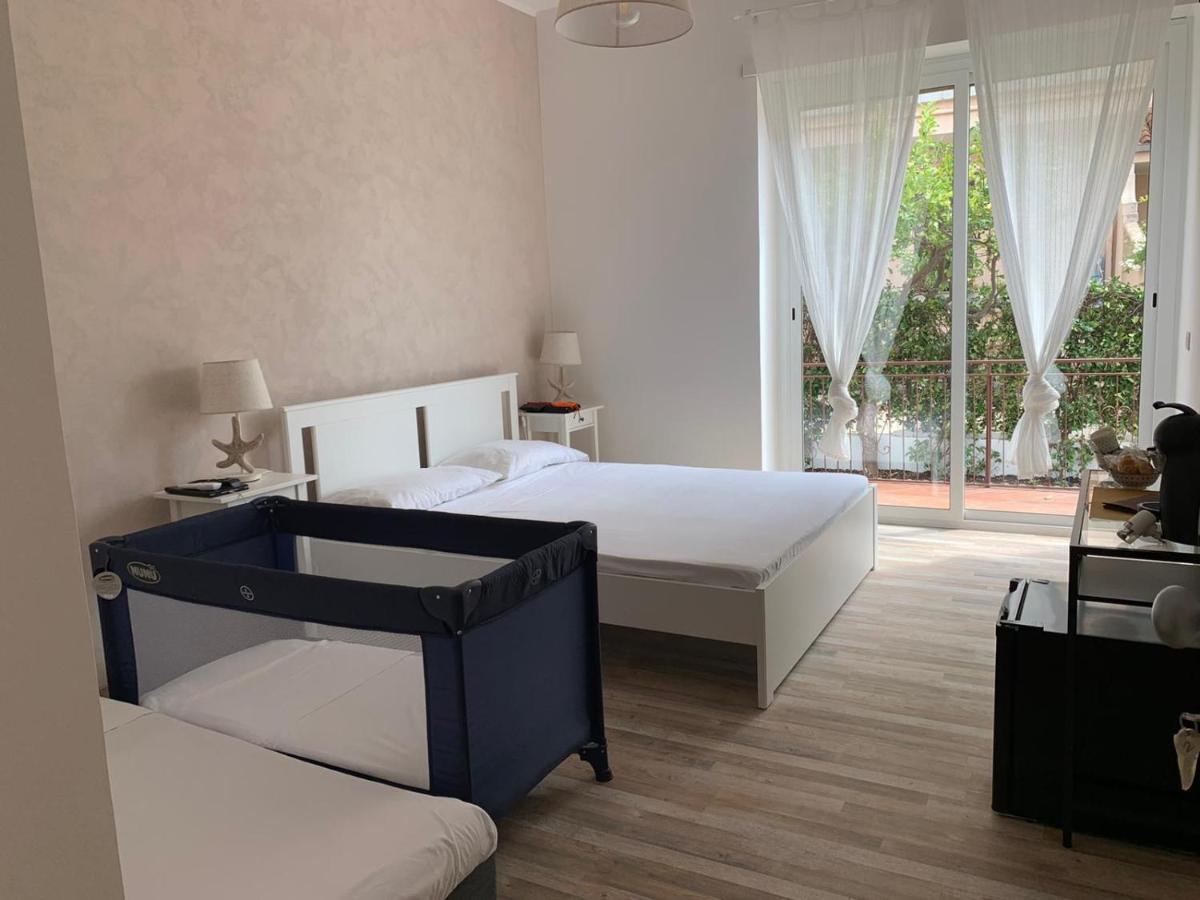 Villa Giuseppina Terracina Eksteriør bilde