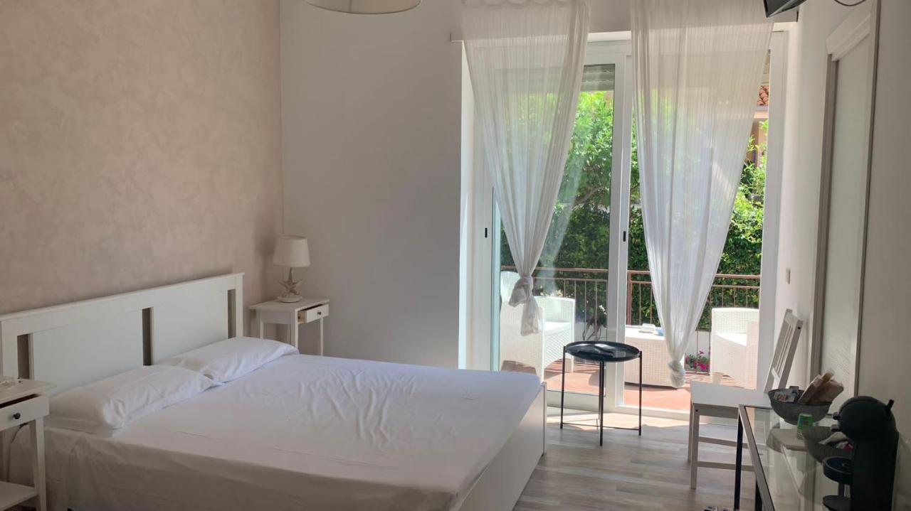 Villa Giuseppina Terracina Eksteriør bilde