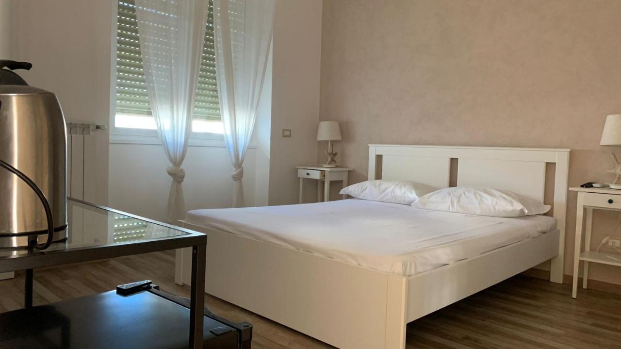 Villa Giuseppina Terracina Eksteriør bilde